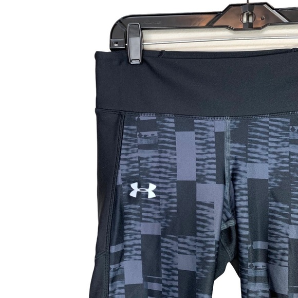 Under Armor Heat Gear Compression Cropped Legging - Picture 4 of 17